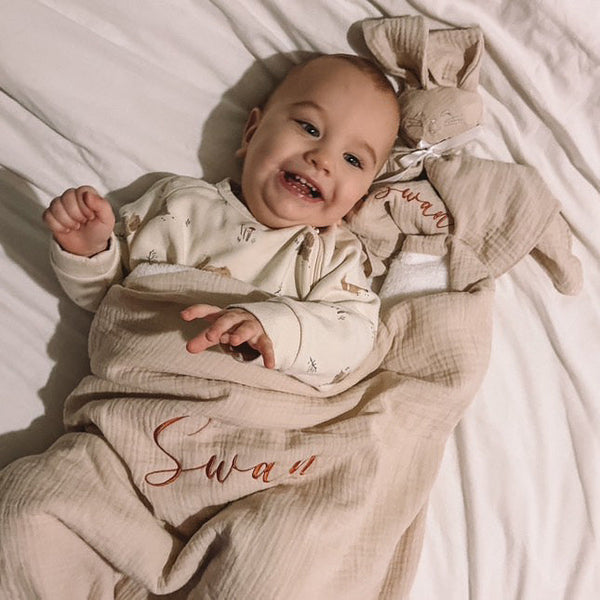 Comment Choisir la Couverture Bébé Personnalisée Parfaite : Guide Complet 2025