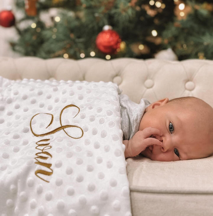 5 Idées de Cadeaux de Naissance Personnalisés Qui Feront Craquer les Parents