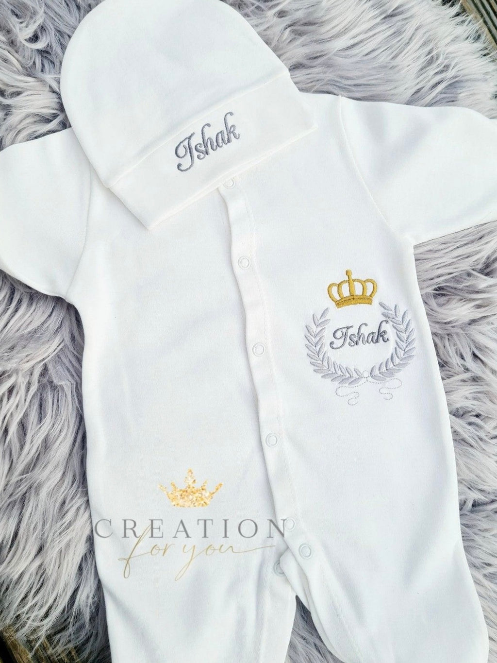 Tenue de naissance royale personnalisée brodée
