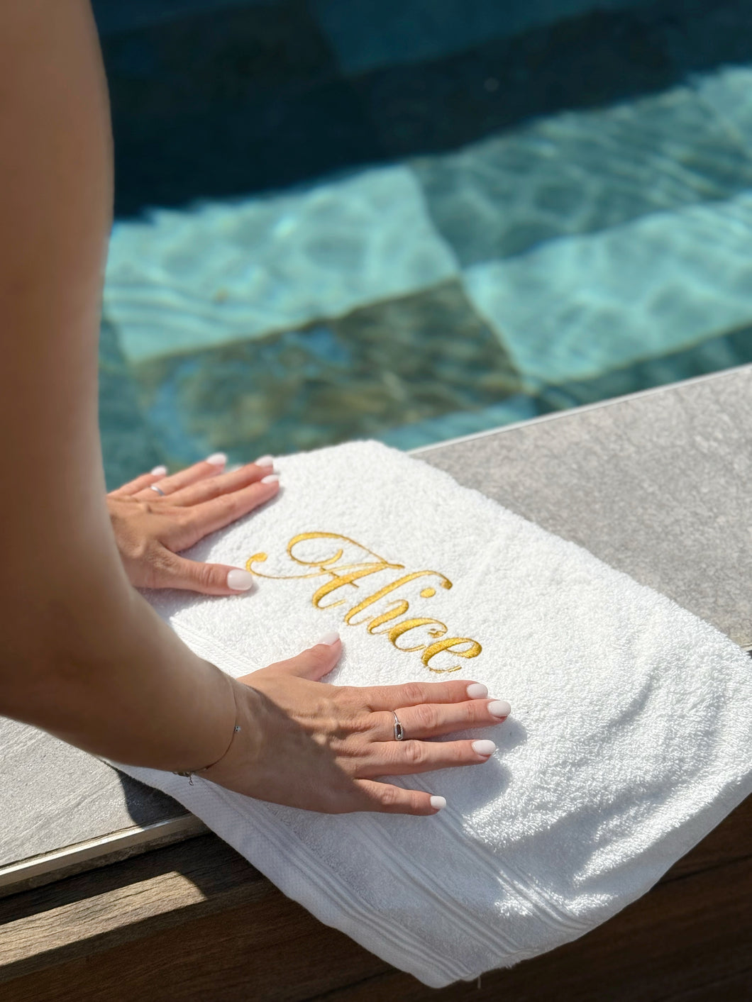 Serviette de Toilette Personnalisée – Éponge Blanche Brodée