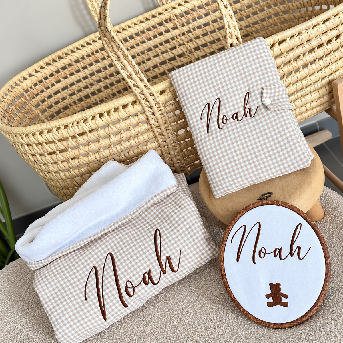 Coffret Vichy avec couverture, protège-carnet et cadre personnalisés Noah.