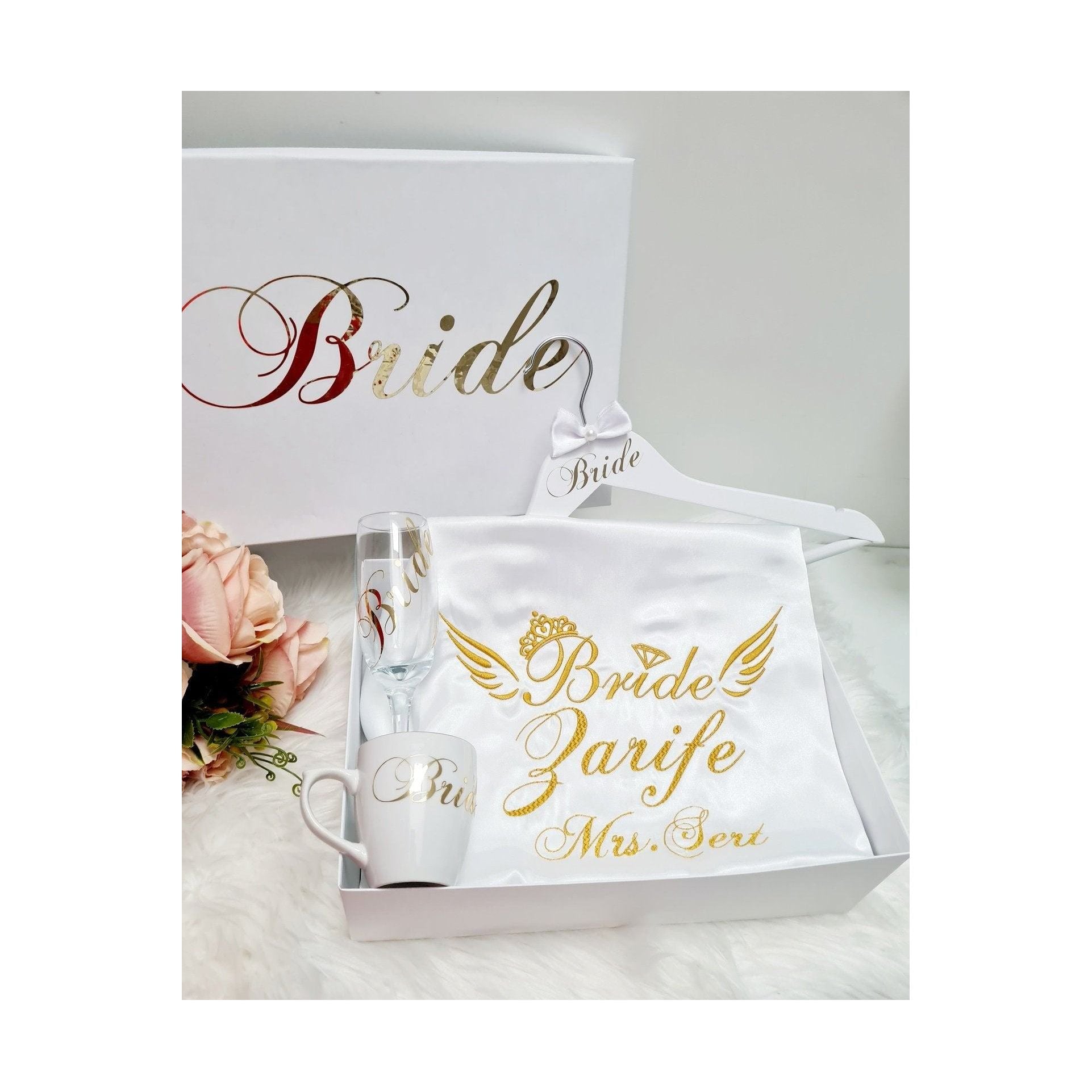 Peignoir satin personnalisé brodé prénom mariage